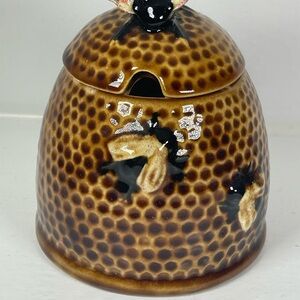 Vintage Arnel’s 1970s‎ ceramic honey jar 2 piece bee top kitchen honey comb jar